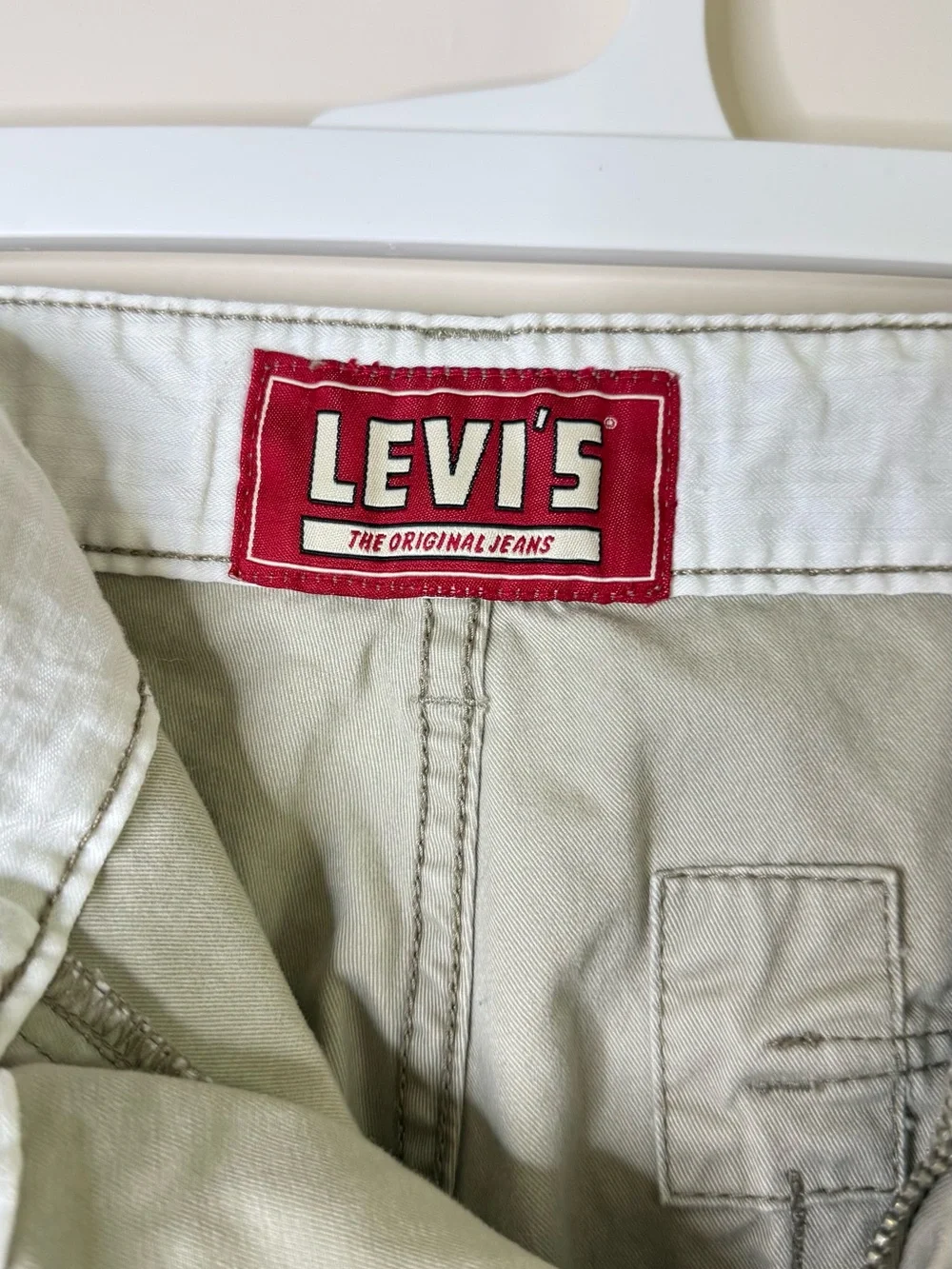 Men’s Vintage Levi Khaki Squad Cargo Shorts with Utility Pockets W38